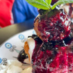 Papanași bine rumeniți cu dulceață de afine (300g)