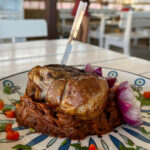 Ciolan fraged bine rumenit, pe pat de varză cu ardei iute de bei două zile (220/50g)